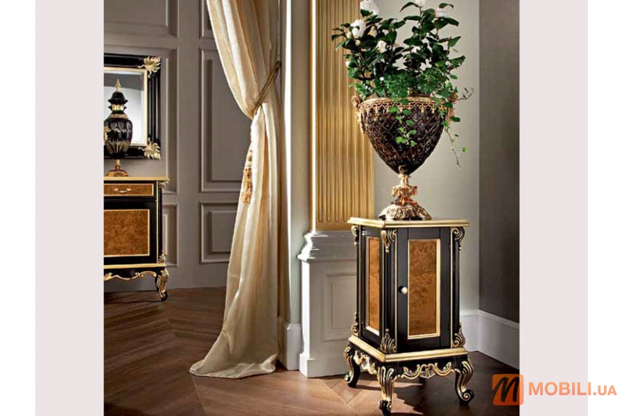 Подставка под вазу изготовлена ​​из натурального дерева, обработка золото CASANOVA