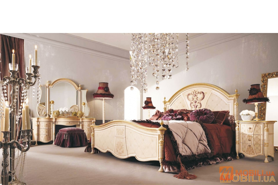 Кровать размера KING с центральной панелью с дерева и ткани ROYAL