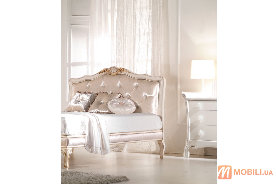 Кровать в классическом стиле LISA